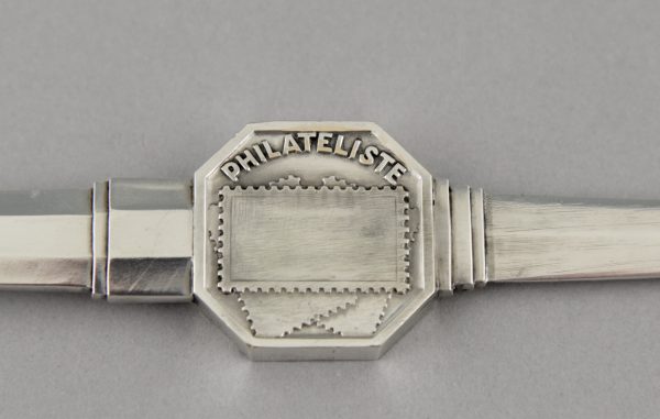 Art Deco briefopener brons verzilverd postzegel verzamelaar