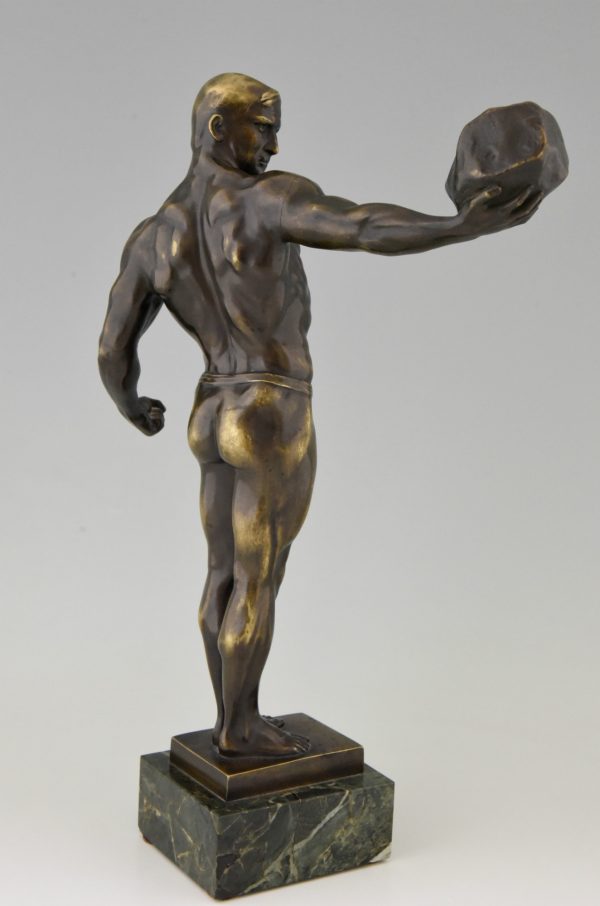 Antike Bronze Athletischer Männlicher Akt mit Stein