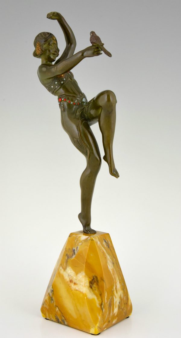 Bronze Art Deco danseuse au oiseau