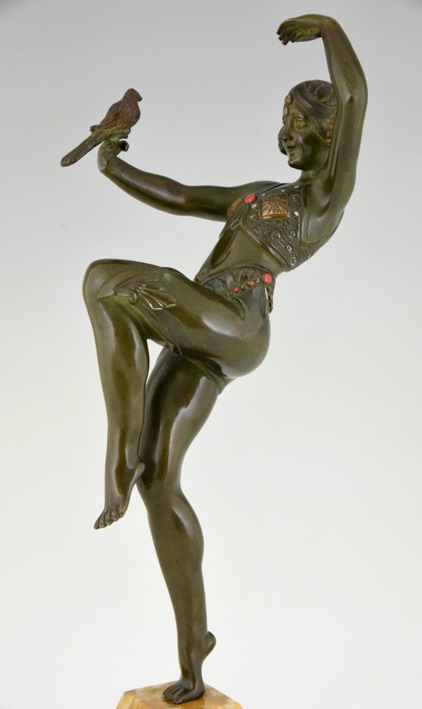 Bronze Art Deco danseuse au oiseau