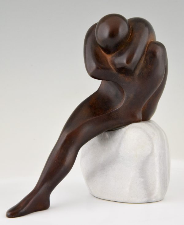 Bronze Skulptur Figur sitzender Mann auf Marmorsockel