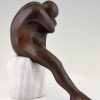 Sculpture en bronze homme assis sur socle en marbre