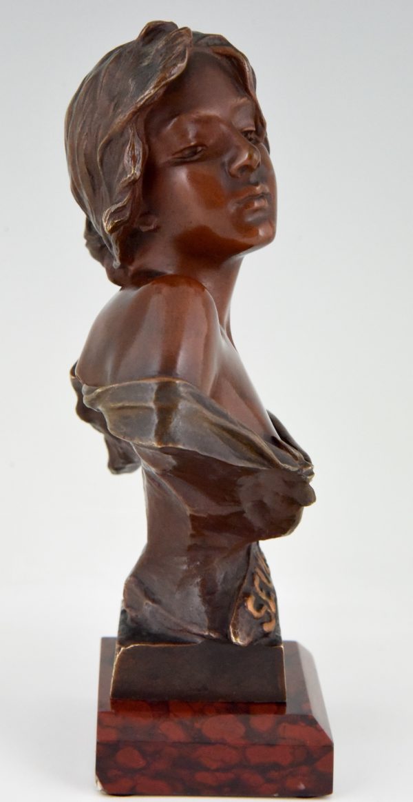 Seule Art Nouveau bronze bust of a woman