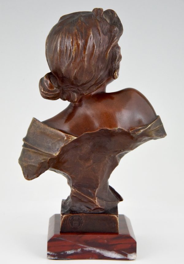 Seule Art Nouveau bronze bust of a woman