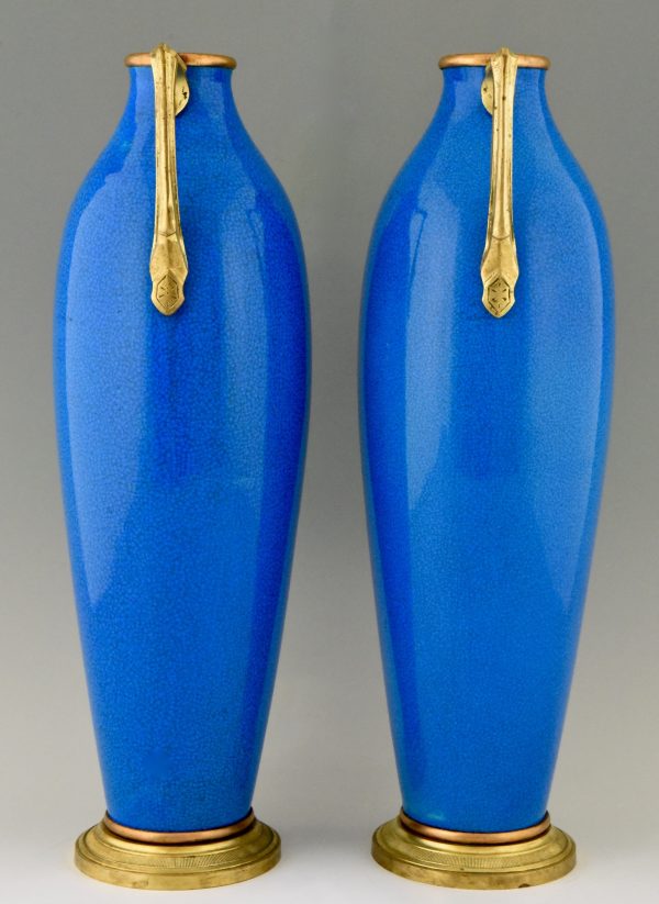 Ein Paar Art Deco Vasen Blaues Keramik und Bronze
