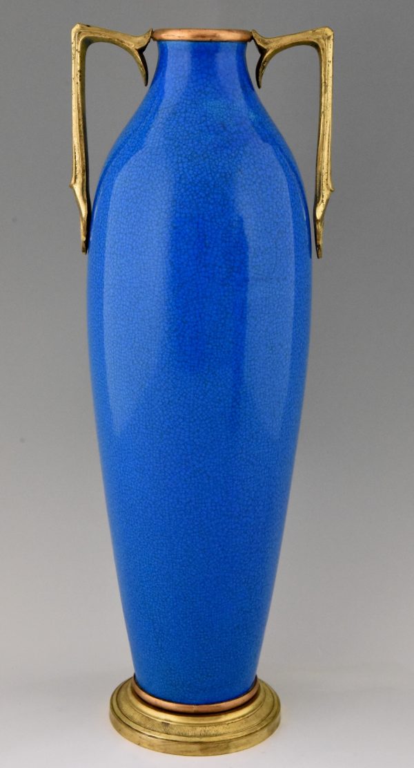 Une paire de vases Art Deco en ceramique blue et bronze