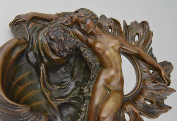 Jugenstil bronzen inktstel Venus naakte vrouw met schelpen
