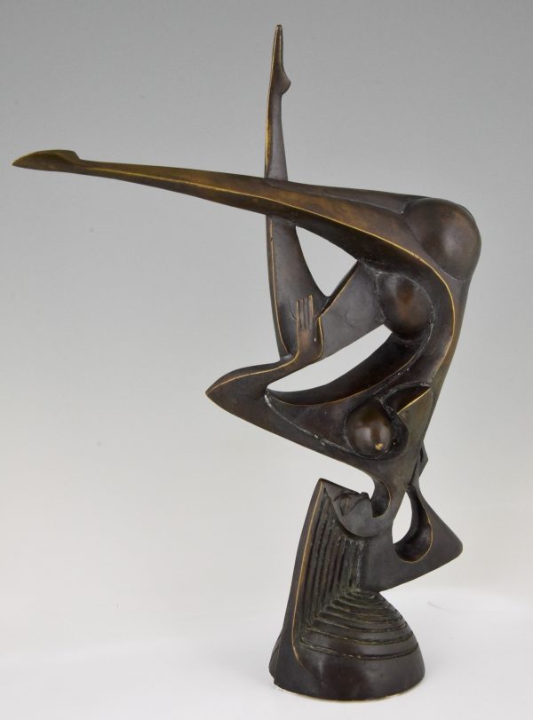 Moderne Bronze Skulptur Figur balanzierend