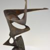 Moderne Bronze Skulptur Figur balanzierend