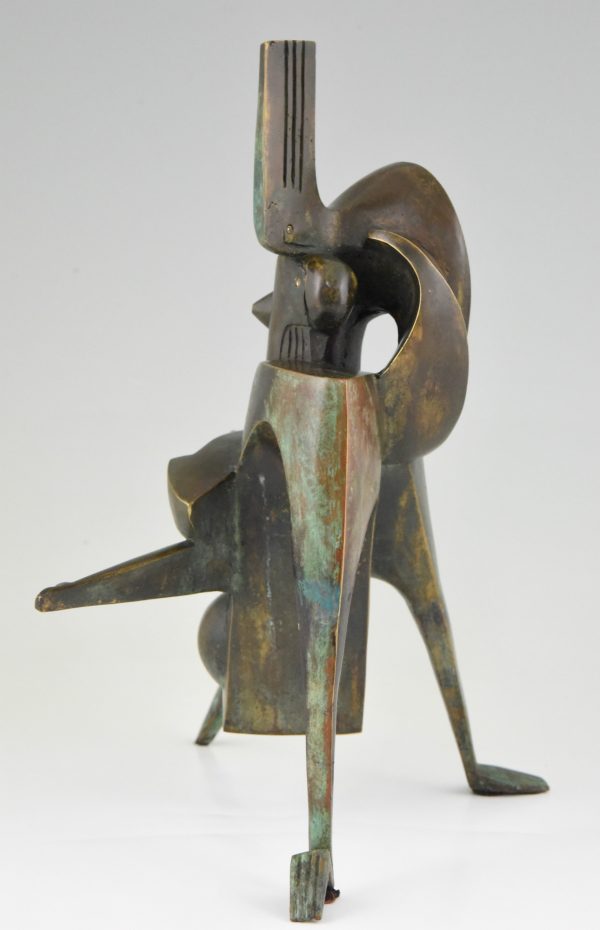 The kiss, modern bronze sculpture embracing couple