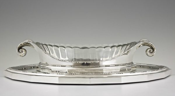 Art Deco silvered flowerdish with mirror plateau.