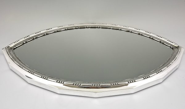 Milieu de table Art Deco avec plateau metal argenté