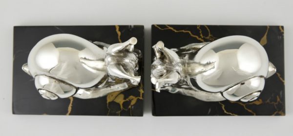 Art deco boekensteunen verzilverd brons slakken
