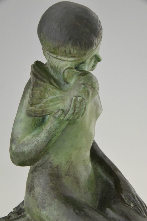 Art Deco sculpture bronze fille nue avec tourterelle