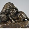 Antiek bronzen beeld twee slapende bulldogs