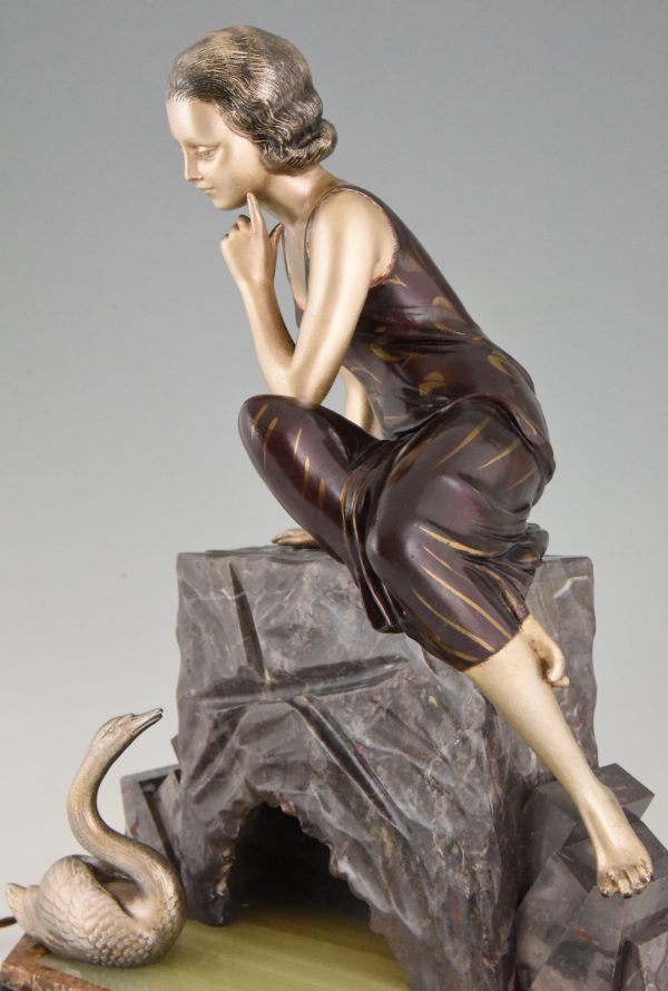 Art Deco Skulptur Lampe Frau mit Schwan