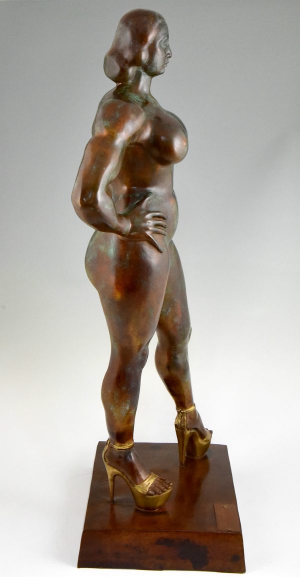 Venus Hottentote, sculpture en bronze nue feminin, 97 cm.