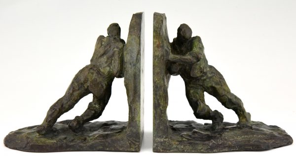 Art Deco bronzen boekensteunen twee duwende mannen