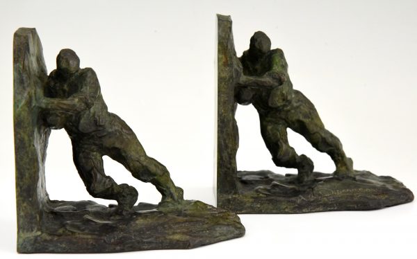 Art Deco bronzen boekensteunen twee duwende mannen