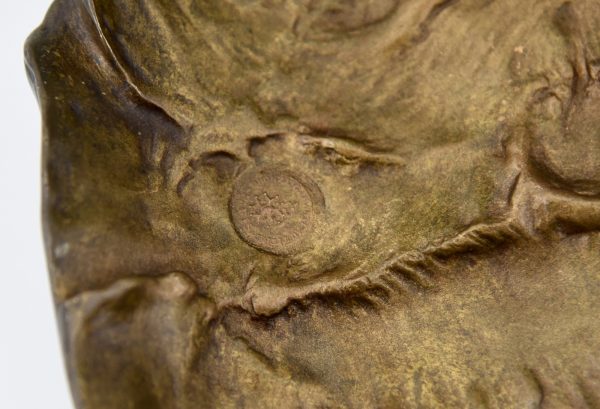 Art Nouveau coupe en bronze avec couple nu et pieuvre