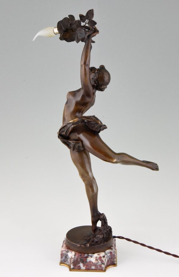 Lampe Art Nouveau en bronze femme nue à la rose