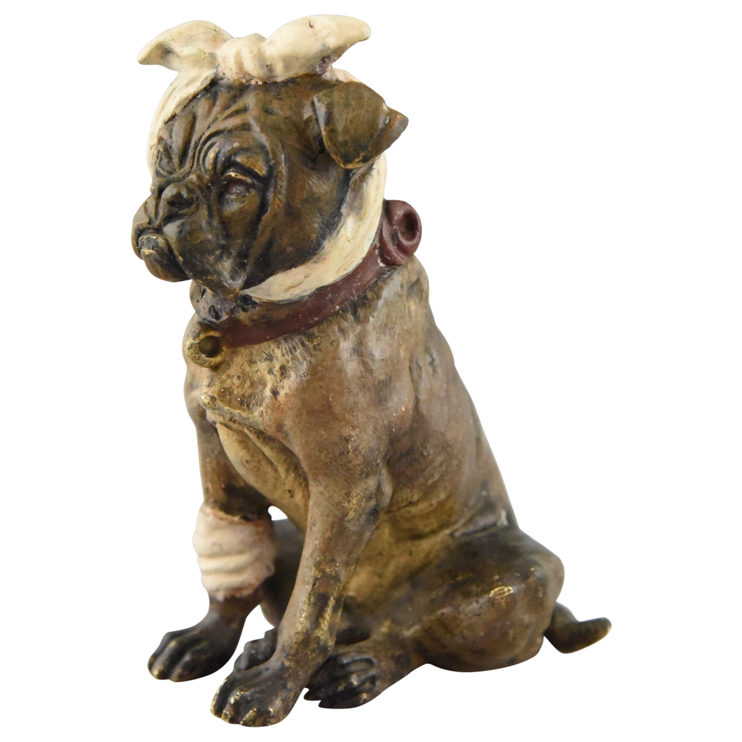 Weens bronzen sculptuur bulldog met verband rond kop Weens bronzen sculptuur bulldog met verband rond kop