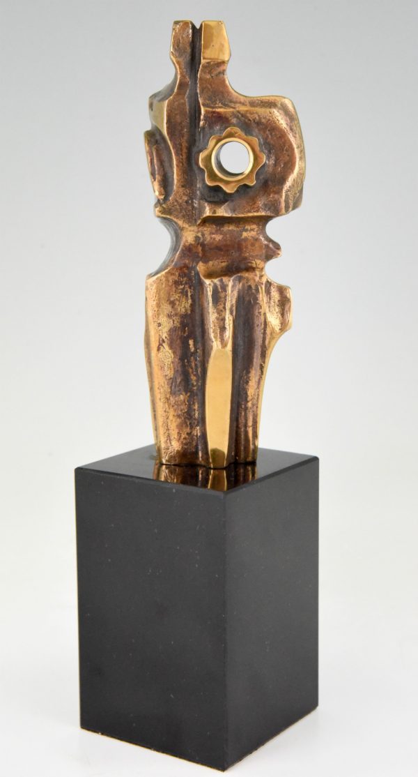 Bronzen sculptuur staande figuur zeventiger jaren