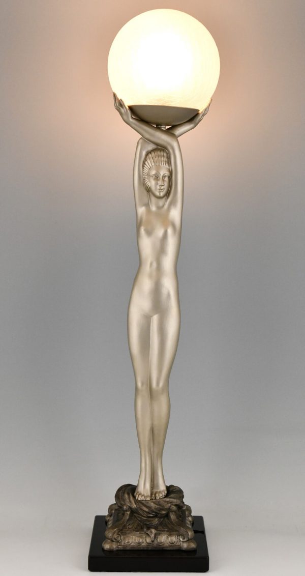 Lampe de style Art Deco femme nue au ballon