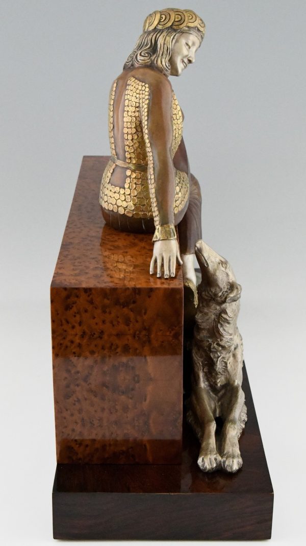 Art Deco sculpture en bronze femme au lévrier