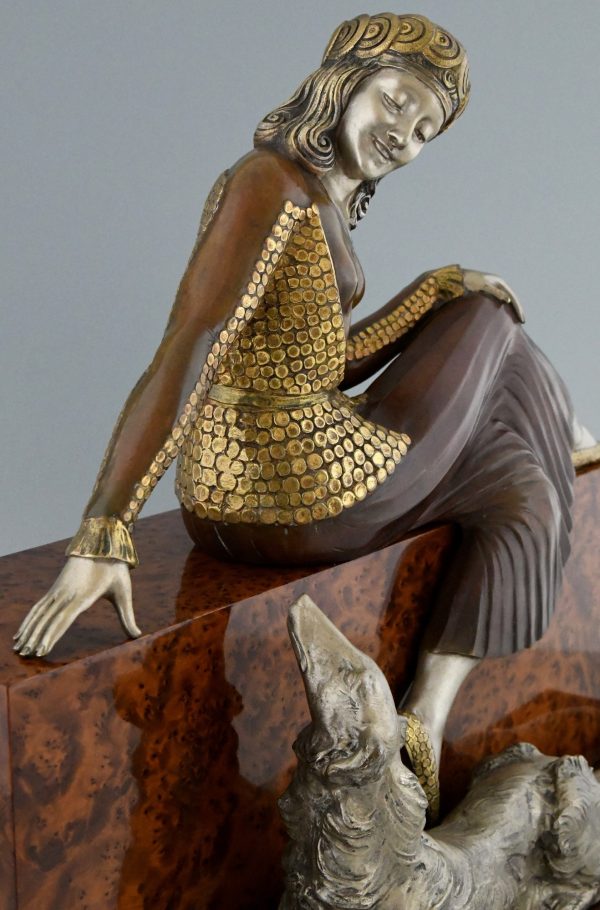 Art Deco sculpture en bronze femme au lévrier