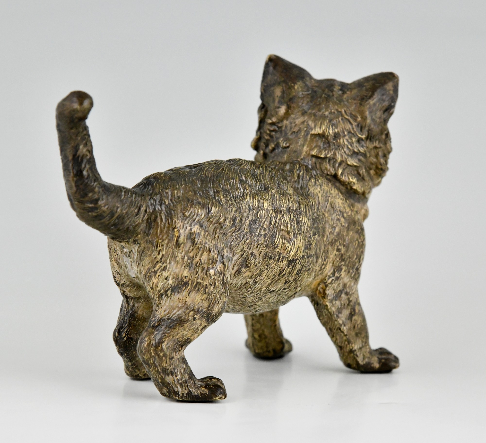 Manual Processing Cat with Saxophone on Amber Bronze Figurine 