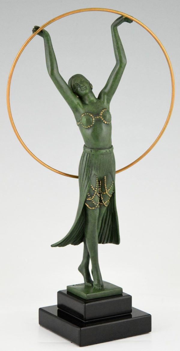 Art Deco sculptuur danseres met hoepel