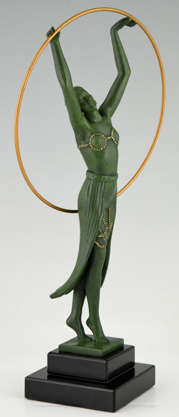 Art Deco sculptuur danseres met hoepel