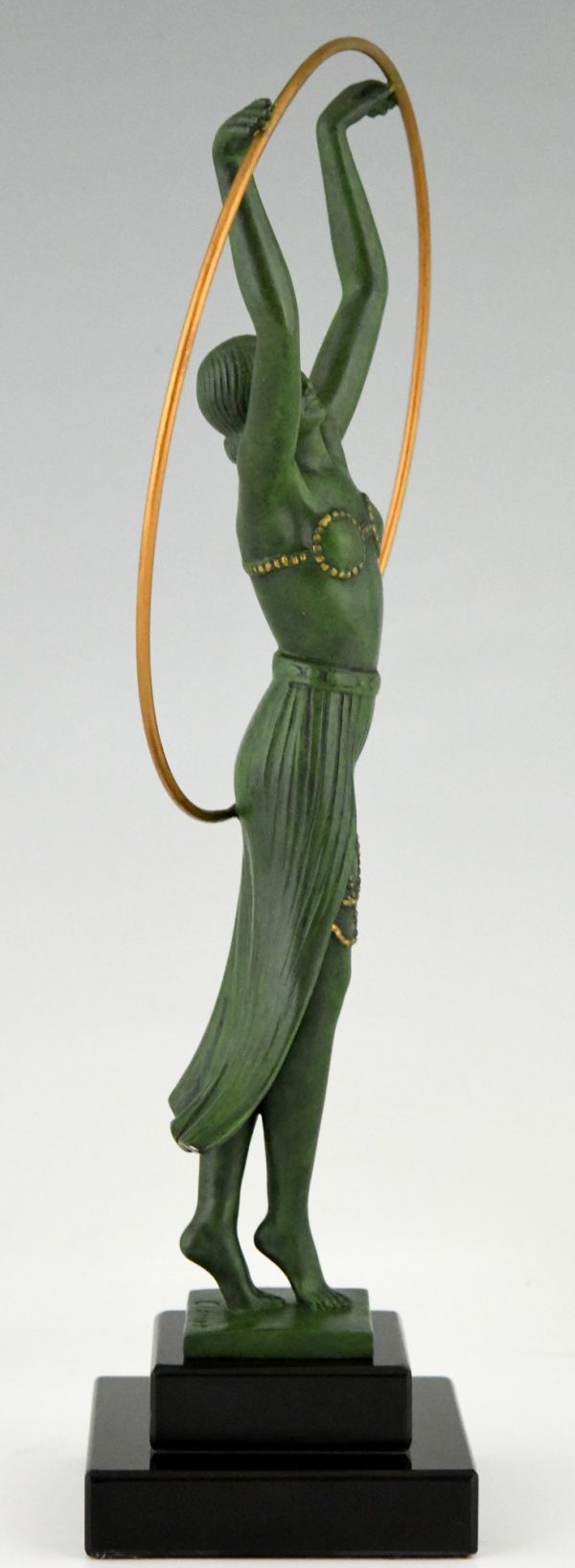 Art Deco sculpture danseuse au cerceau