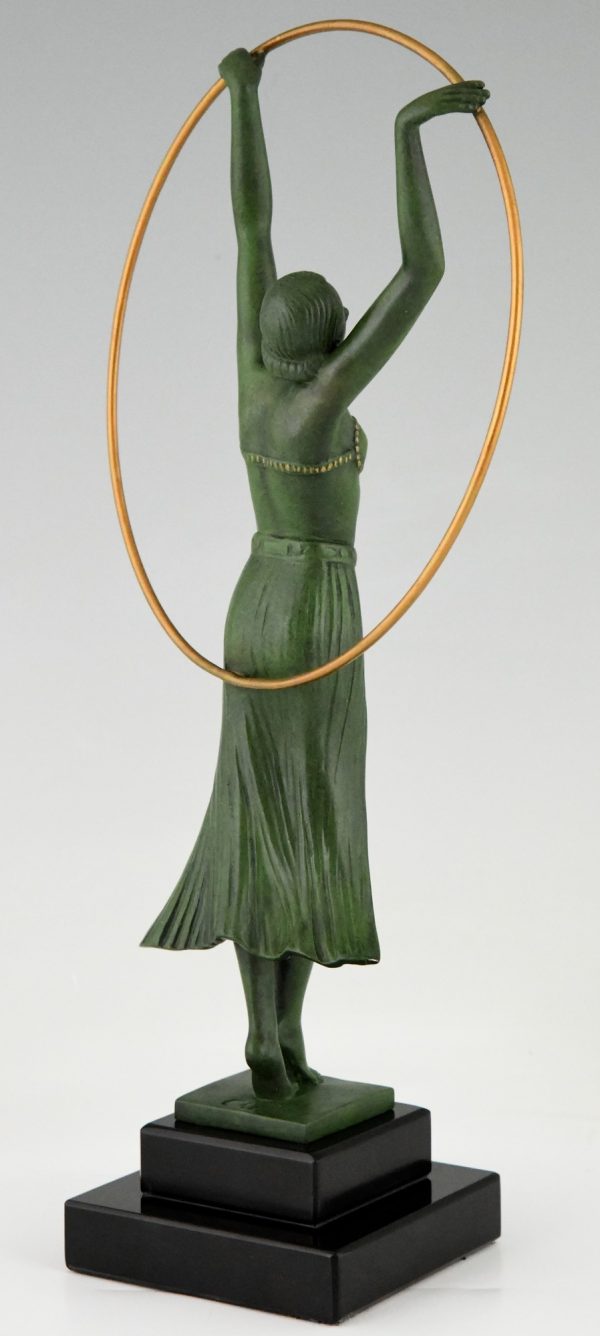 Art Deco sculptuur danseres met hoepel