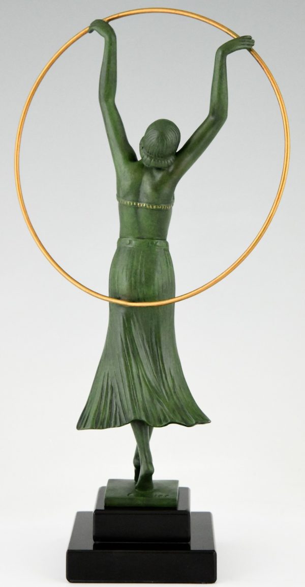 Art Deco sculpture danseuse au cerceau