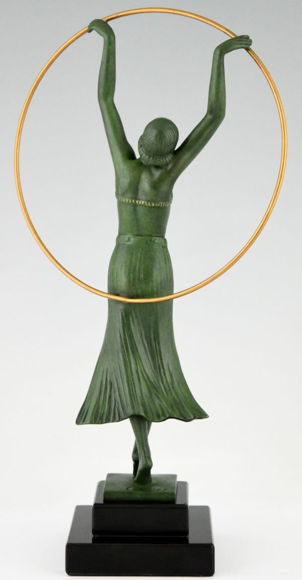 Art Deco sculptuur danseres met hoepel