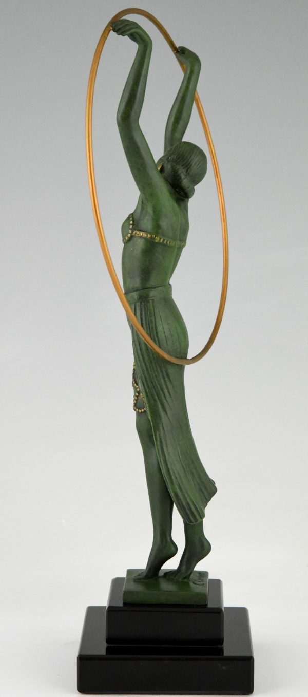 Art Deco sculptuur danseres met hoepel