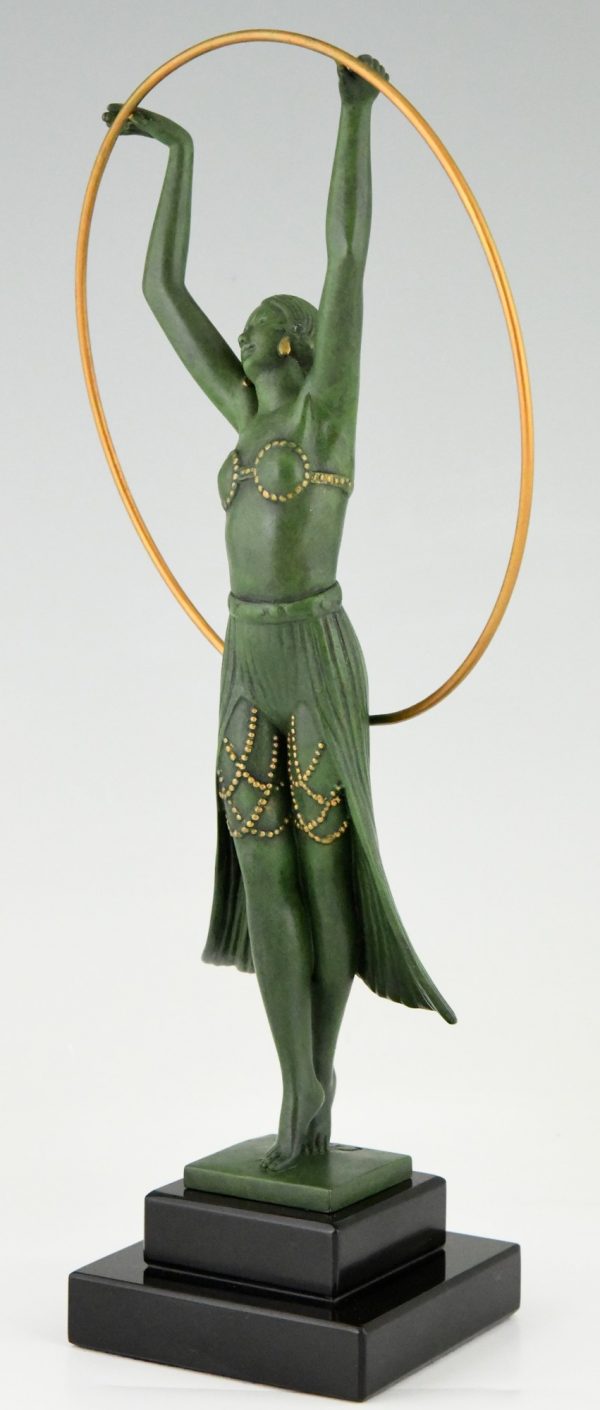 Art Deco sculpture danseuse au cerceau