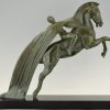 Art Deco sculptuur naakte vrouw op steigerend paard