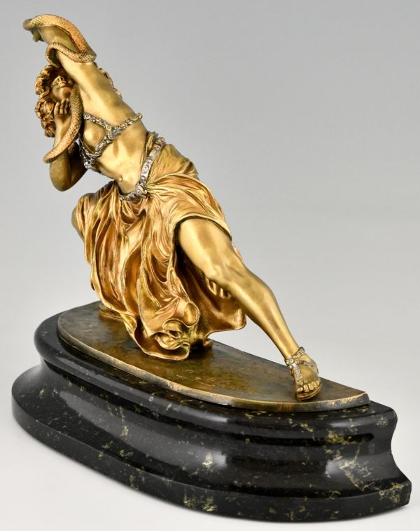 Sculpture en bronze Art Deco danseuse au serpent Carthage