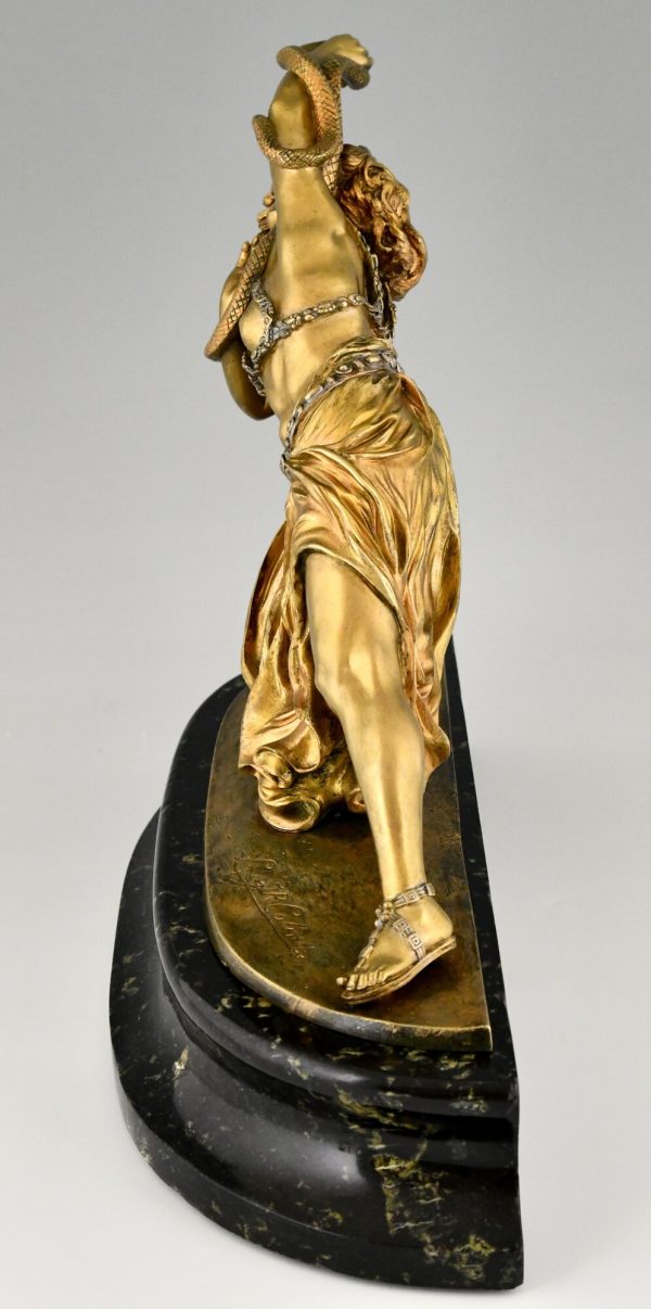 Sculpture en bronze Art Deco danseuse au serpent Carthage