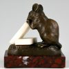 Antiek bronzen sculptuur muis met suiker