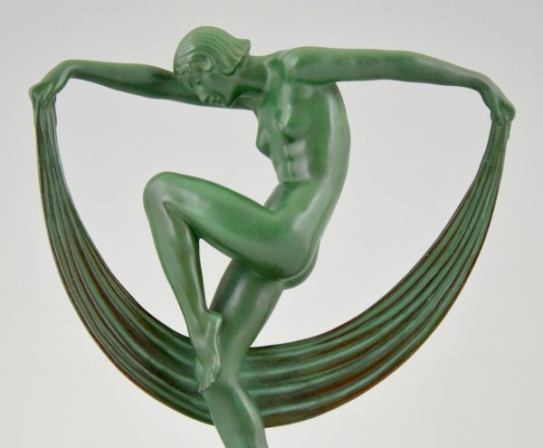 Sculpture Art Deco danseuse nue au voile