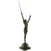 Déliverance, sculpture en bronze d’une femme nue avec epée