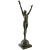 Déliverance, sculpture en bronze d’une femme nue avec epée