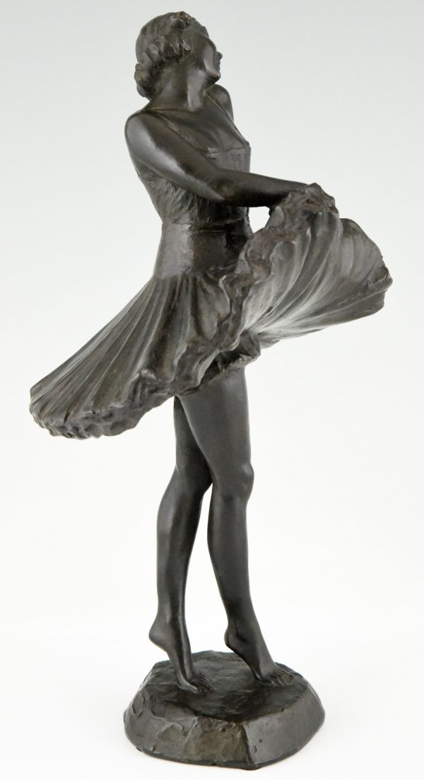 Art Deco bronze sculpture of a ballerina