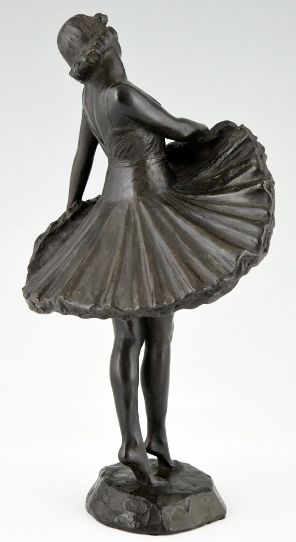 Art Deco bronze sculpture of a ballerina