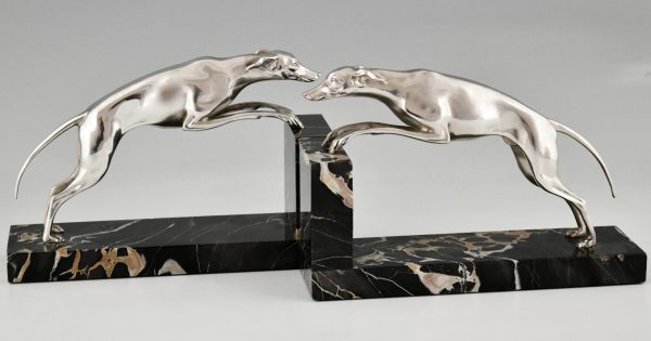 Art Deco boekensteunen verzilverd bronze met windhonden