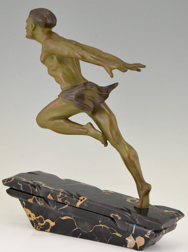 Art Deco sculpture homme courant athlete